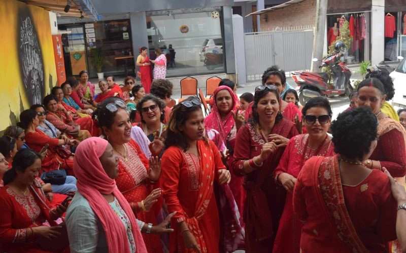 तीजमा छमछमी नाचे क्यान्सर विजेताहरू 