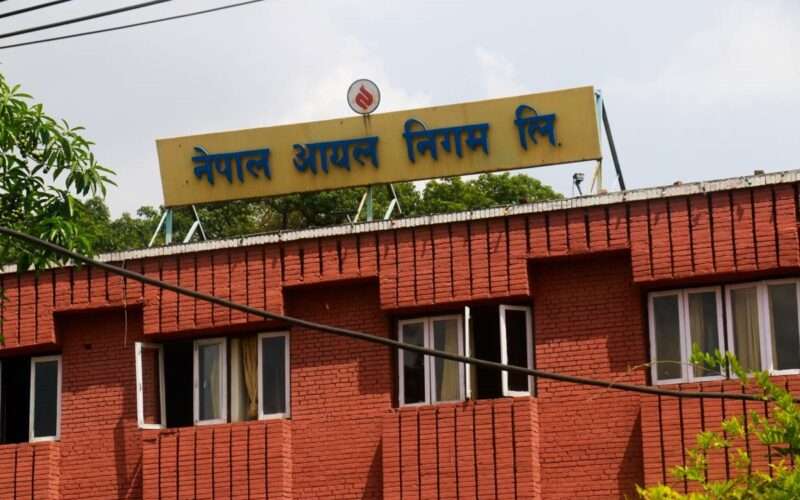 पेट्रोलमा ४ रुपैयाँ मूल्य वृद्धि
