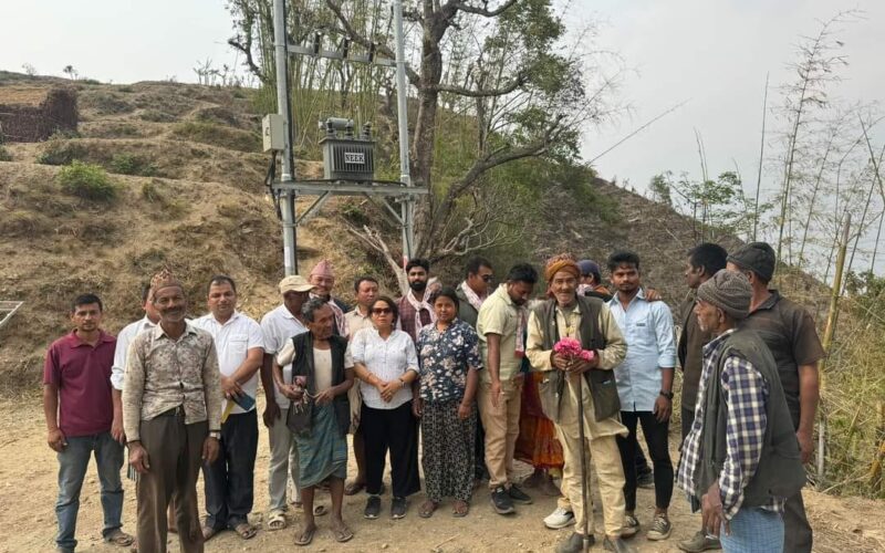 फिक्कलको सल्लेनी र सोखु बरडाँडामा विजुली वत्ति