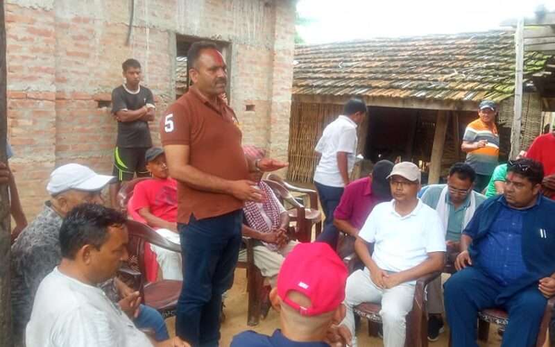 दुधौलीमा ३५ जना कांग्रेस एमाले परित्याग गरेर माओवादी केन्द्रमा प्रवेश