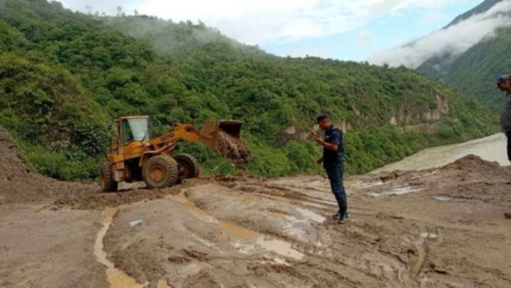अवरुद्ध मध्य पहाडी राजमार्ग संचालनमा आयो